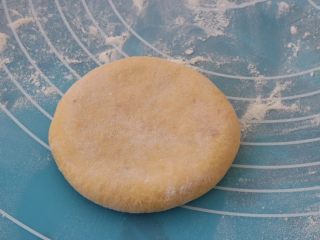 15、南瓜发面饼,收口压成饼