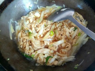 10、白菜烧干豆腐,清水烧干，放入小碗里的调料汁