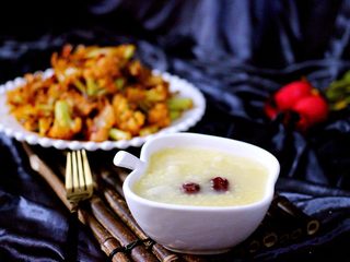 19、绿色美食+酱爆菜花,配上一碗红枣小米粥、完美