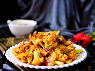 20、绿色美食+酱爆菜花,成品一