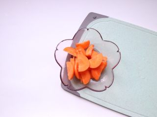 4、蚝油杏鲍菇,胡萝卜切片