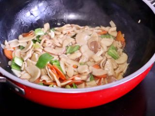 13、蚝油杏鲍菇,翻炒均匀即可