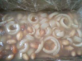 13、#猪年#花生猪皮冻,自然冷却后，放入冷藏，保存定型