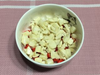 8、茄子炒豆角,切碎，切的稍微大一些