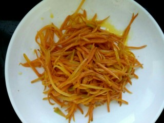 8、鱼香鸡丝,盛出待用