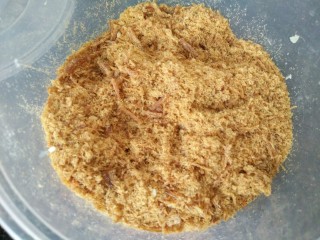 4、黑米寿司,准备好一份自己做的肉松