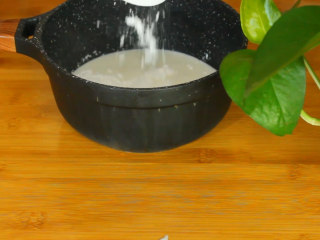 3、脆皮炸鲜奶,30g玉米淀粉