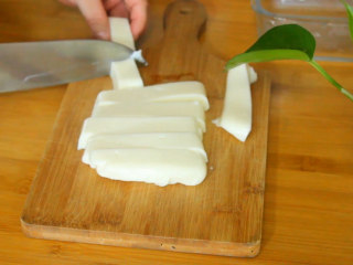 8、脆皮炸鲜奶,2小时凝固后切块