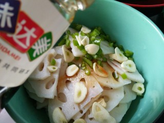 7、凉拌麻辣藕片,加味极限酱油，陈醋或白米醋