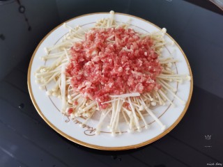 15、粉丝蒸金针菇,肉末铺在金针菇上