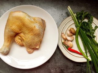 1、口水鸡,准备材料如图。