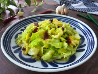 8、炝炒手撕包菜,价格便宜，做法简单，香辣爽口炝炒卷心菜端上桌让你多吃一碗饭。