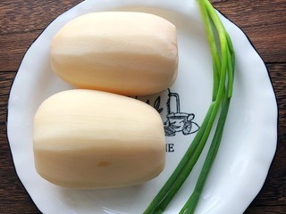 1、糖醋藕丁,准备食材