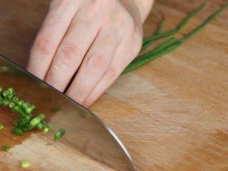 12、糖醋鱼,小葱切小段