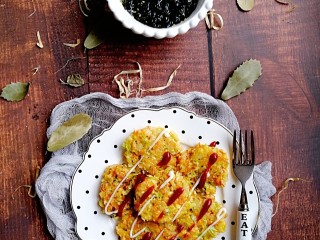 12、卷心菜三文鱼米饼,卷心菜三文鱼米饭饼