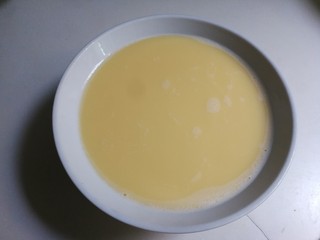 6、蒸鸡蛋羹,过滤一遍，我平时着急不过滤一样吃????