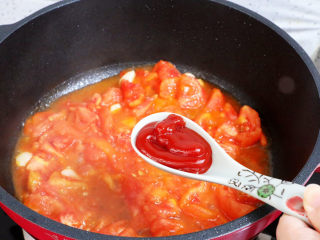 9、番茄烧豆腐,加入番茄酱