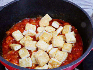 13、番茄烧豆腐,加入豆腐