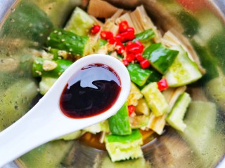 8、黄瓜拌腐竹,1勺蚝油，