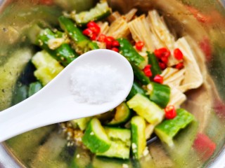 9、黄瓜拌腐竹,1勺盐，