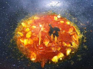 12、新年餐·茄汁大虾,将所有食材搅拌均匀