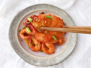 18、新年餐·茄汁大虾,忍不住夹起一只 大快朵颐