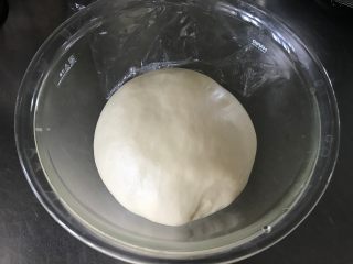 3、螺旋面包卷,温暖处发酵约1小时至两倍大(夏天天气热放室温就可以了)
