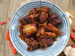 10、排骨腐竹,腐竹吸收了排骨的汤汁,吃起来特别好吃