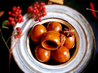 11、酱油卤蛋,11.吃不完的鸡蛋可以在酱油中继续浸泡。