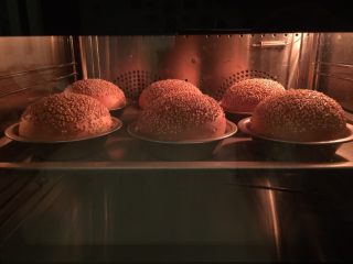 10、黑椒鸡肉汉堡,烤箱预热180度，烘烤15-18分钟