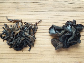 6、鱼香肉丝,泡发的木耳切丝