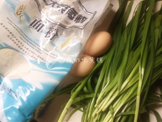 1、韭菜鸡蛋饼,食材。