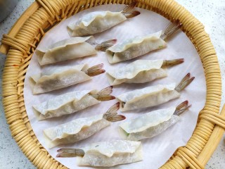 5、猪肉大虾煎饺,包好的饺子