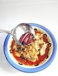 22、水煮鱼,再将白芝麻撒在鱼片上