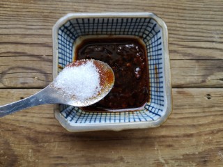 7、铁板豆腐,加适量白糖提鲜。