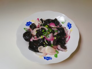 13、洋葱拌木耳,清清爽爽，好吃没有负担