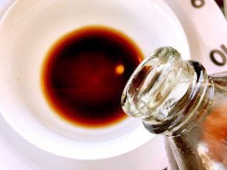 16、麻辣鸡丝,倒少许香油