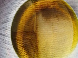 18、鱼香茄饼,锅中放入油烧热