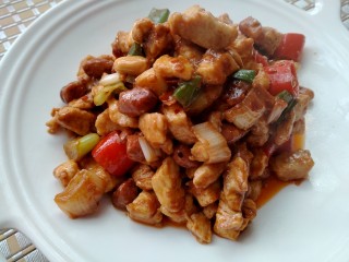 11、宫保鸡丁,一份看的就非常有食欲的宫保鸡丁完成啦!????????????