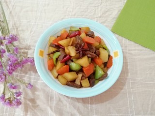 19、土豆烧牛肉,美味可口的下饭菜。