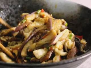 5、手撕茄子,蒸的实在太好吃,香软,吃不腻,拌匀即可