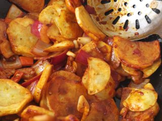 15、干锅土豆片,翻炒