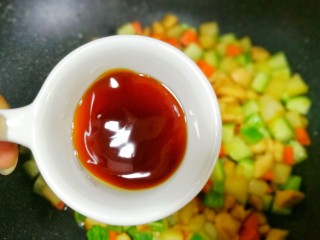 15、鲜嫩不柴的鸡胸肉,1勺蚝油。