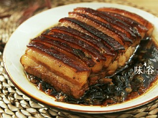 13、梅菜扣肉,成品图……