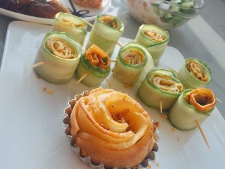 13、玫瑰苹果塔～,搭配黄瓜卷，棒棒哒～