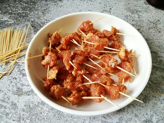 6、#猪年#快手牙签肉,取小牙签，穿肉