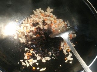 15、蚂蚁上树-肉沫炒粉丝,加黑木耳翻炒