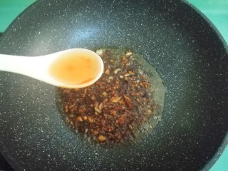 13、红烧黄花鱼,两汤匙料酒