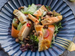 9、香辣鸡胸肉沙拉,开吃！