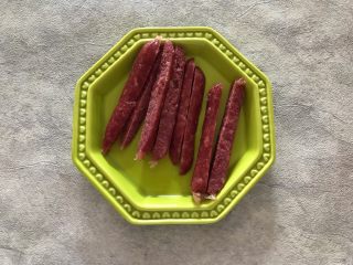 3、巨无霸口袋三明治,即食香肠切成段